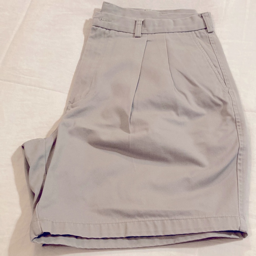 Men’s Classic Fit Khaki Shorts
